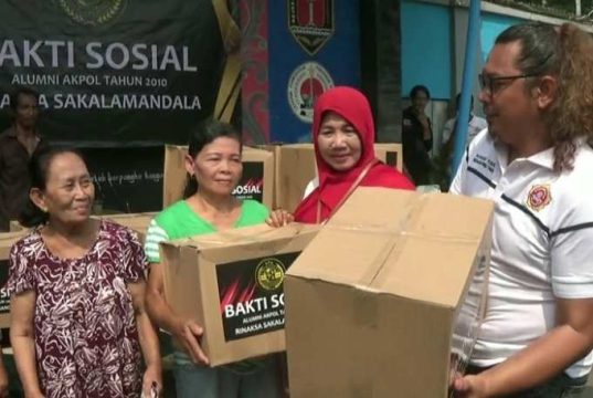 Alumni Akpol 2010 Rinaksa Sakalamandala Gandeng Karang Taruna Karangturi Bagikan Sembako Gratis