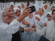 Jalin Silaturahmi, Siti Atikoh Bermalam di Ponpes Cipasung