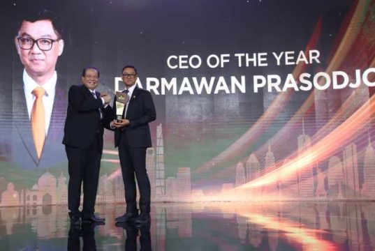 Dirut PLN Darmawan Prasodjo Kembali Dinobatkan Jadi CEO Of The Year