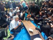 Nikmati Durian Bersama Warga, Ganjar : “Durian Wilayu Manis-Pahit, Enak!”