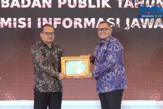 USM Terima Penghargaan dari KIP Jateng