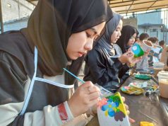 Peringati Hari Ibu Mahasiswa Ilmu Komunikasi Unissula Selenggarakan Pot Art Class