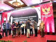 Bawaslu Kota Semarang dapat Penghargaan sebagai Badan Publik Informatif Peringkat 1