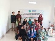 Tim Pengabdian Masyarakat Unisnu Jepara Dampingi Ibu-ibu Belajar Matematika