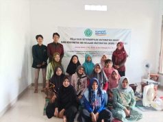 Tim Pengabdian Masyarakat Unisnu Jepara Dampingi Ibu-ibu Belajar Matematika