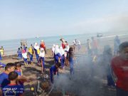 Masa Jeda Semester Gasal SDN 5 Tubanan Bersihkan Pantai dan Bakar Ikan di Bayuran