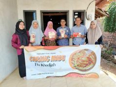 Upaya Angkat Produk Makanan Lokal, Tim DKV Unisnu Jepara Dampingi Pembuat Carang Madu