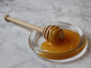 Tumit Kaki Kamu Kering dan Mengelupas? Coba Atasi 4 Bahan Alami Ini