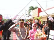 Tradisi Pedang Pora Sambut Kapolres Blora yang Baru