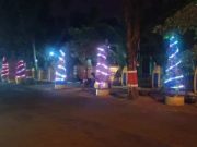 Pohon Natal Berbahan Jerami Menghiasi Jalan di Depan GKJ Purwodadi
