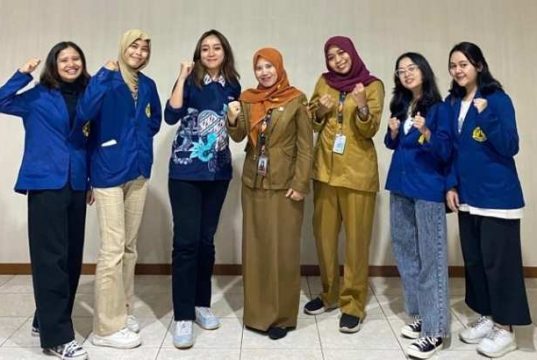 Empat Mahasiswi Prodi Pariwisata USM KKL di Kawasan Dieng