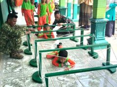 Anak-anak dari TK Ibnu Sina, Dilatih Merayap Layaknya Tentara