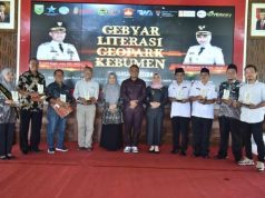 Bupati Beri Penghargaan kepada Para Tokoh Penggerak Literasi