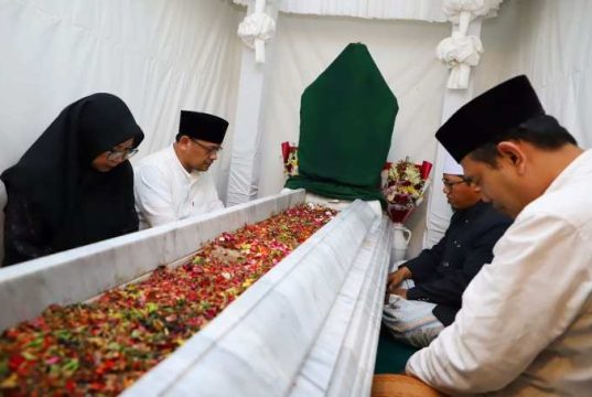 Pj Bupati Kudus Ziarah dan Bersilaturahmi dengan Pengurus Makam Sunan Muria