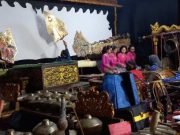 Keren, Sanggar Puruhita Budaya SMPN 1 Keling Suguhkan Pagelaran Wayang Kulit