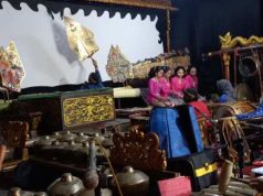 Keren, Sanggar Puruhita Budaya SMPN 1 Keling Suguhkan Pagelaran Wayang Kulit