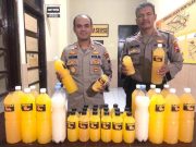 Puluhan Botol Minuman Keras Berbagai Jenis Diamankan Polisi