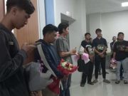 Puluhan Warga Bawa Buket Bunga, Jenguk Relawan Ganjar Korban Penganiayaan Oknum TNI