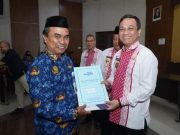 Walikota Pekalongan Serahkan THT, SK Kenaikan Pangkat, dan SK Pengangkatan PNS