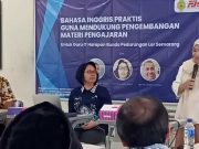 Tim PkM USM Beri Pelatihan Bahasa Inggris Praktis di SMA IT Harapan Bunda Pedurungan Lor