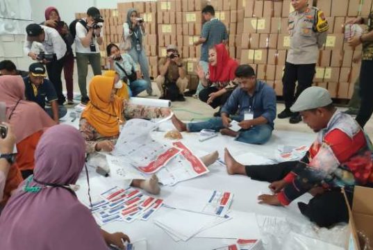 KPU Kota Semarang Sortir Lipat 1.266.357 Surat Suara Pemilu