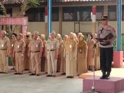 Pembina Upacara di SMAN 1 Mlonggo, Kapolsek Suyitno Edukasi Larangan Knalpot Brong