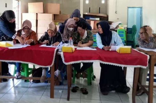 Tim PkM USM Beri Pelatihan Aplikasi Keuangan UKM di Kelurahan Bugangan