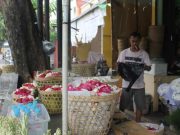 Suka Duka Usaha Bunga Tabur Makam