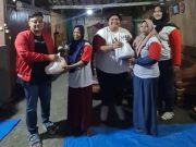 Relawan Ganjar Pranowo Bagikan Sembako di Kradenan