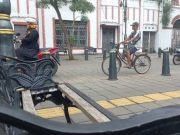 Duh… Papan Kayu Kursi Besi di Kota Lama Semarang Banyak Hilang, Dicuri?