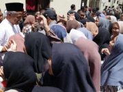 Atikoh Ganjar Blusukan Pasar di Bondowoso, Pedagang Sampaikan Harga Cabai dan Bawang Merah Naik