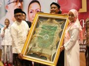 Hadiri Haul KH Abdul Aziz Masyhuri, Atikoh Dapat Hadiah Spesial