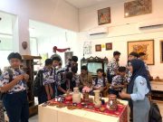 Belajar Seni Budaya dan Kreativitas, 251 Siswa SMPN 5 Kunjungi Craft & Craft Gallery Usman SMKN 2 Jepara