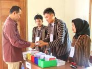 Warna Biru Perahu Layar, Nyoblos Dulu Baru ke Pasar