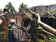 Puting Beliung Merusak Puluhan Rumah di Giritontro Wonogiri