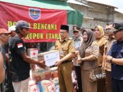 Pj Bupati Tegal Salurkan Bantuan ke Warga Terdampak Banjir