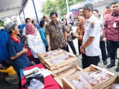 Pasar Murah di Jaten Karanganyar, PJ Gubernur Jateng Nana Sudjana Sebut untuk Pengendalian Inflasi