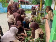 KKN Undip di Pemalang Lakukan Gerakan Menanam Sejak Dini