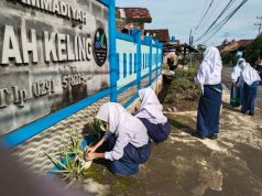 Cegah DBD, Keluarga Besar SMP Muhammadiyah Bersih-Bersih Lingkungan Sekolah