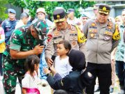 Pangdam dan Kapolda Jateng Berikan Dukungan Langsung kepada Korban Banjir di Demak