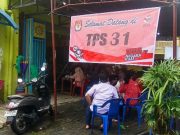Petugas KPPS Kota Semarang Tetap Semangat Bertugas walau Diguyur Hujan Sejak Pagi