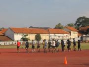 Olahraga Sore Hari di Lapangan Trilomba Juang Mugas, Murah dan Menyenangkan