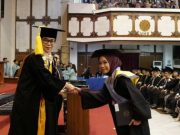 165 Wisudawan Lulus Cumlaude, Plt Rektor Minta Lulusan Harus Berperan sebagai Duta UNS