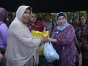 Warga Batang Serbu 400 Paket Sembako
