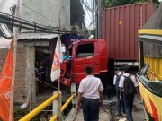 Tabrakan Dua Truk di Godong, Dua Pengemudi Luka-Luka dan Patah Tulang