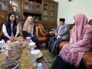 Performa Istri Capres Ganjar Pranowo Dipuji Pengasuh Ponpes KHAS Kempek