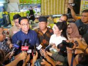 Kampanye di Semarang, Anies Mampir ke Lunpia Cik Me Me Khas Semarang