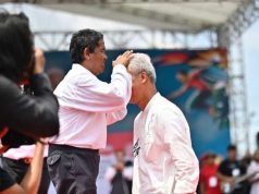 Penyandang Tuna Netra Raba Wajah Ganjar untuk Lebih Kenal