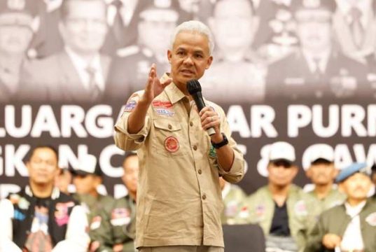 Ganjar Pranowo: 3 Jenderal “Mencla-mencle” Dukung Orang yang Mereka Pecat