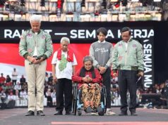 Ganjar-Mahfud Ajak Ribuan Pendukungnya Heningkan Cipta untuk Seniman Solo Blacius Subono